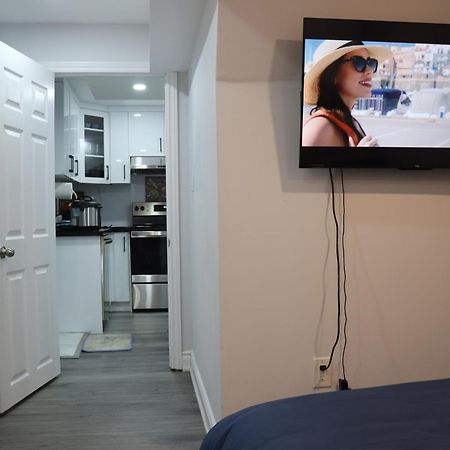 Garden 2 Bedroom Apt - Free Parking Wifi Laundry Workstation Brampton Exteriör bild