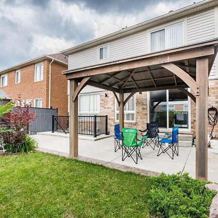 Garden 2 Bedroom Apt - Free Parking Wifi Laundry Workstation Brampton Exteriör bild
