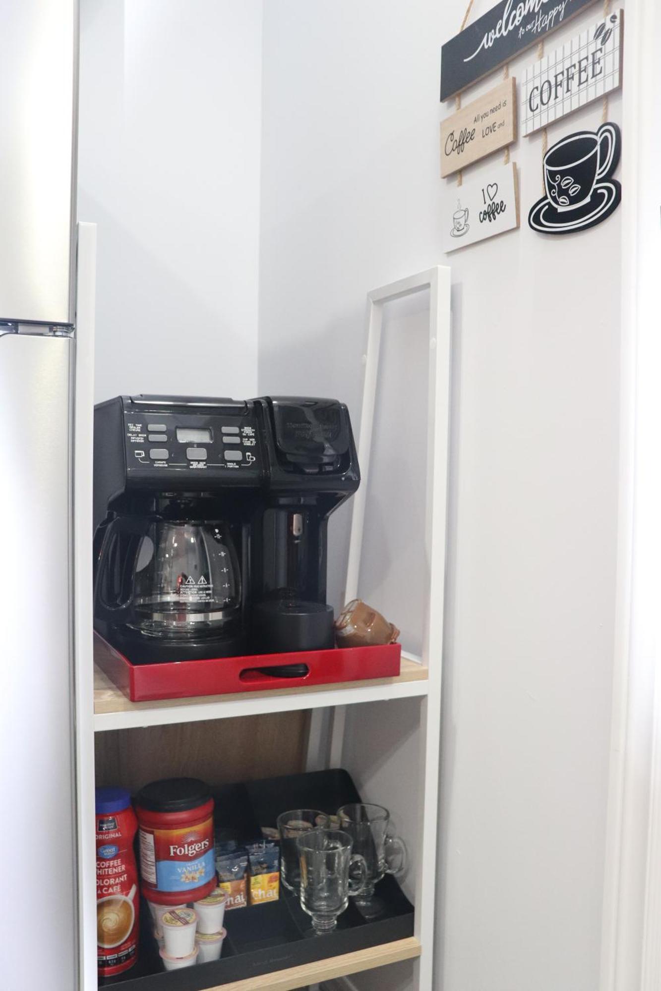 Garden 2 Bedroom Apt - Free Parking Wifi Laundry Workstation Brampton Exteriör bild