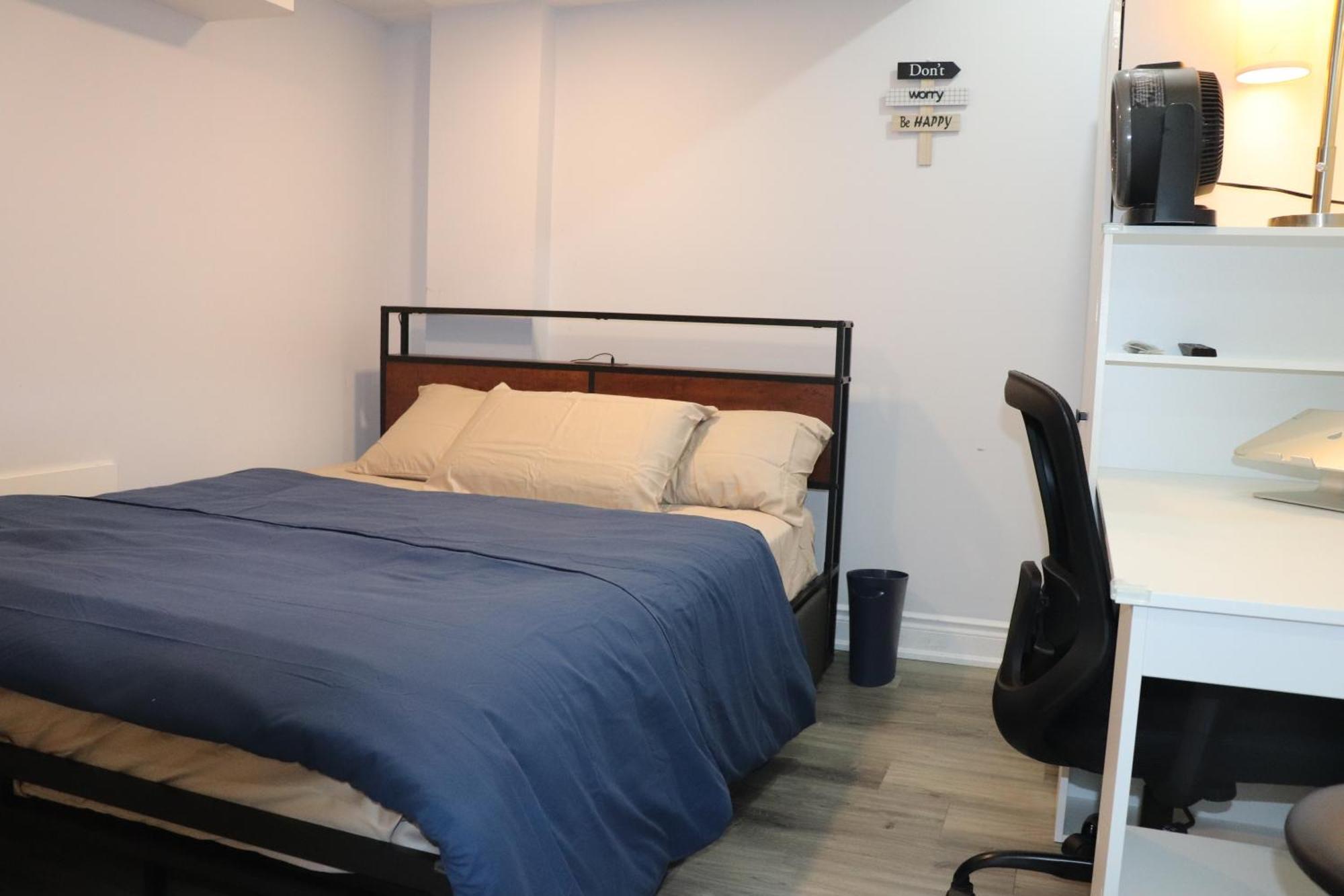 Garden 2 Bedroom Apt - Free Parking Wifi Laundry Workstation Brampton Exteriör bild